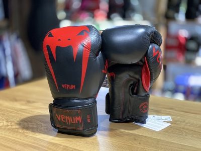 Боксерские перчатки Venum Giant 3.0 Boxing Gloves - Чёрный/Красный(Р¤РѕС‚Рѕ 5)
