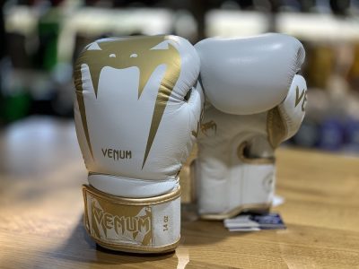Боксерские перчатки Venum Giant 3.0 Boxing Gloves Белый/Золото(Фото 5)