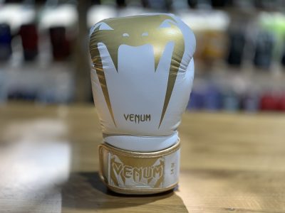 Боксерские перчатки Venum Giant 3.0 Boxing Gloves Белый/Золото(Фото 7)