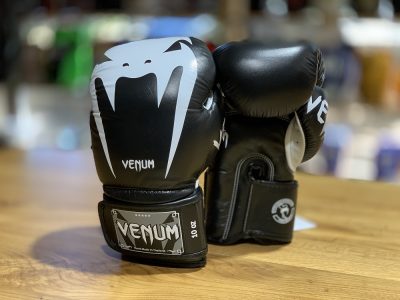 Боксерские перчатки Venum Giant 3.0 Boxing Gloves Черный/Белый(Р¤РѕС‚Рѕ 9)