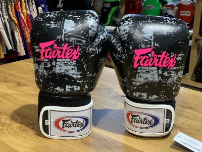 Универсальные боксерские кожаные перчатки Fairtex Universal Gloves 