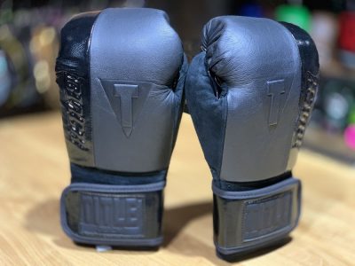 Перчатки боксерские Title Black Blast Training Gloves(Р¤РѕС‚Рѕ 3)