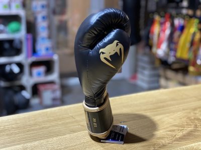 Боксерские перчатки Venum Shield Pro Boxing Gloves Velcro - Черный/Золото(Р¤РѕС‚Рѕ 12)