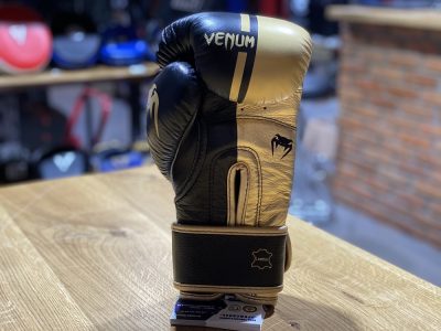 Боксерские перчатки Venum Shield Pro Boxing Gloves Velcro - Черный/Золото(Р¤РѕС‚Рѕ 13)