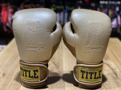 Боксерские перчатки Title ALI Limited Edition Comeback Bag Gloves(Р¤РѕС‚Рѕ 7)