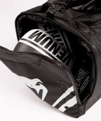 Сумка UFC Venum Authentic Fight Week Gear Bag(Фото 7)
