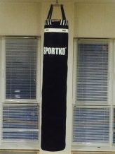 Замовити Мешок боксерский Sportko ременная кожа (3,5мм-4мм) Высота 180 см. Диаметр 35 см. Вес 120 кг.